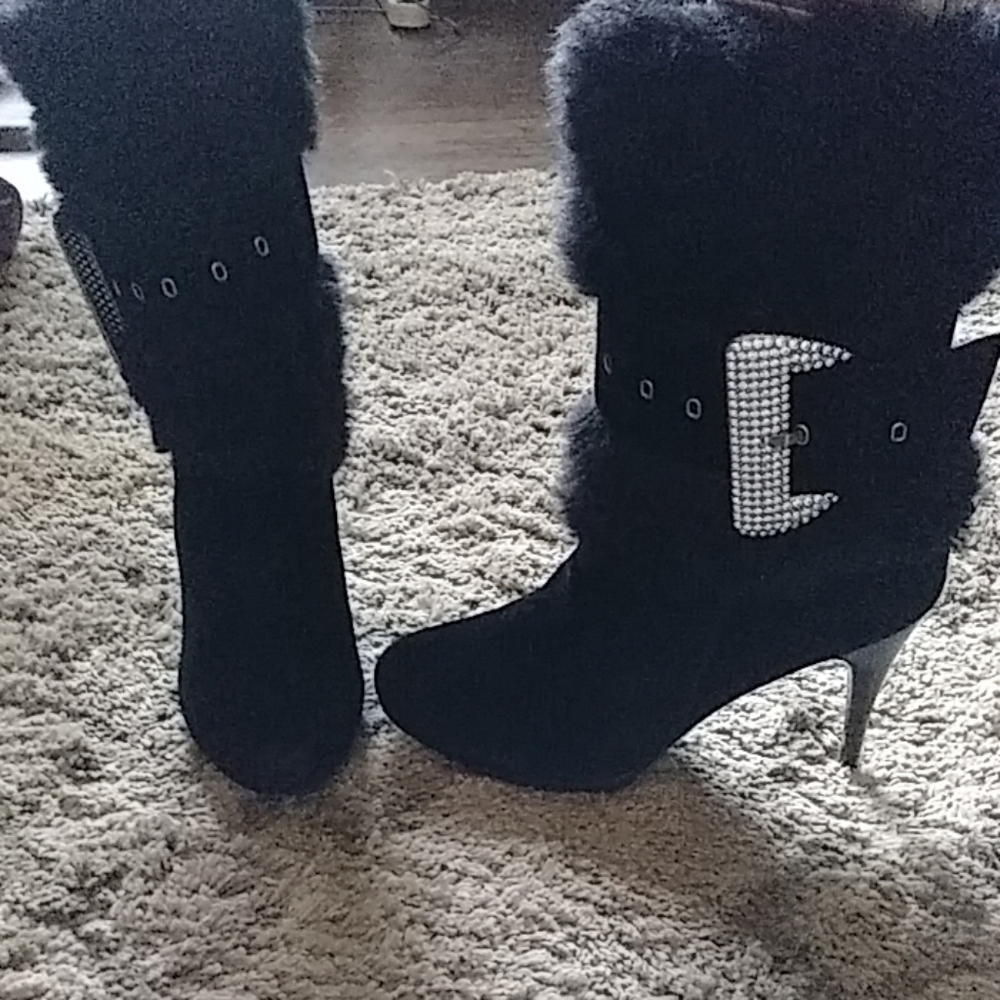 Heels - Picture 3 of 3